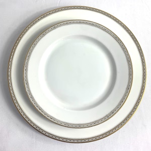 Heinrich and Co Selb Bavaria Ivory Porcelain &quot;Claridge&quot; 10&quot; Dinner & 8&quot; Salad Plate Set