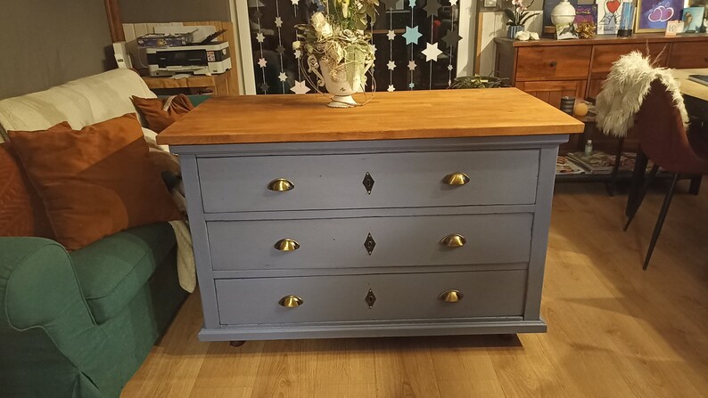 Beautiful dresser image 1