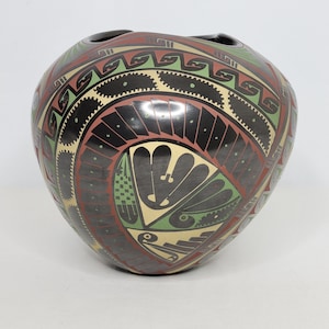 Mata Ortiz Southwest Art Pottery Polychrome 7 1/4&quot; Tall Pot Signed