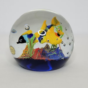 Vintage Round Murano Glass Tropical Reef Fish Aquarium Colorful Sculpture Paperweight 4.5&quot;