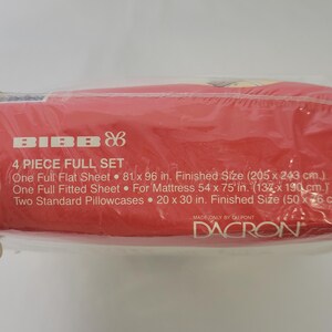Pode incluir: Um pacote vermelho e branco de len&ccedil;&oacute;is Bibb 88 de tamanho completo de 4 pe&ccedil;as feitos com Dacron. O pacote inclui um len&ccedil;ol plano, um len&ccedil;ol com el&aacute;stico e duas fronhas padr&atilde;o. O pacote lista os tamanhos acabados em polegadas e cent&iacute;metros.