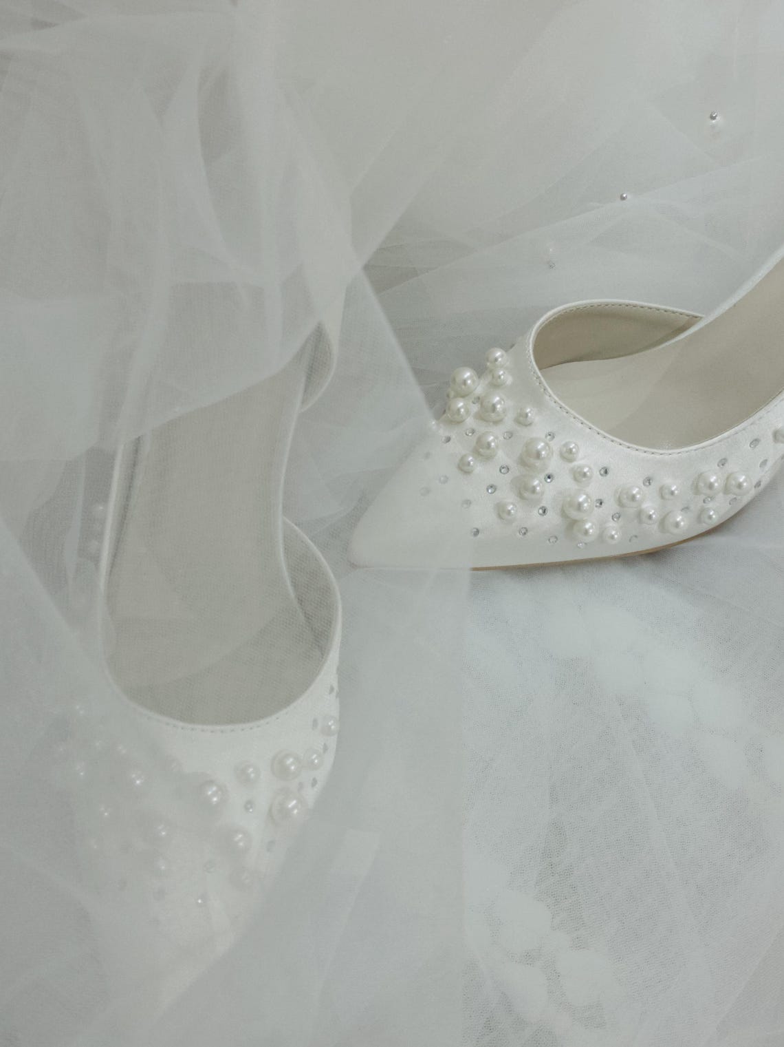 Women's Wedding Shoes Silk Satin Pearl Chunky Pointed Toe Buckle Bridal Shoes