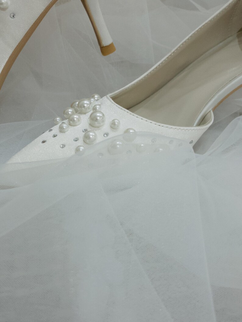 Women's Wedding Shoes Silk Satin Pearl Chunky Pointed Toe Buckle Bridal Shoes