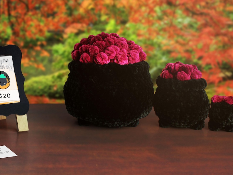 Cauldron shown in 3 available sizes.