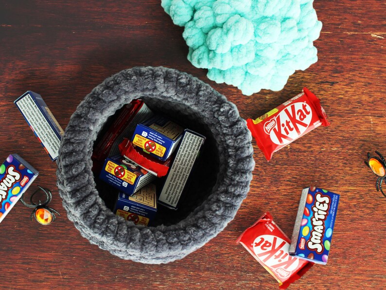Create a container for your Halloween treats!