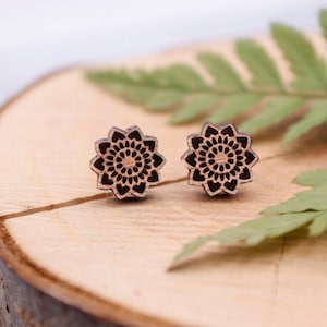 cute mandala stud earrings made of wood, small geometric earrings mandala, mandala flower stud earrings small, filigree jewelry slightly cute