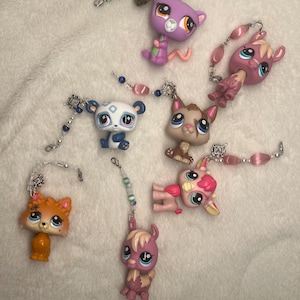 Littlest Pet Shopキーホルダー - かわいいLPSキーリング - コレクター向けおもちゃキーホルダーギフト - バッグや鍵用のカスタムLPSアクセサリー