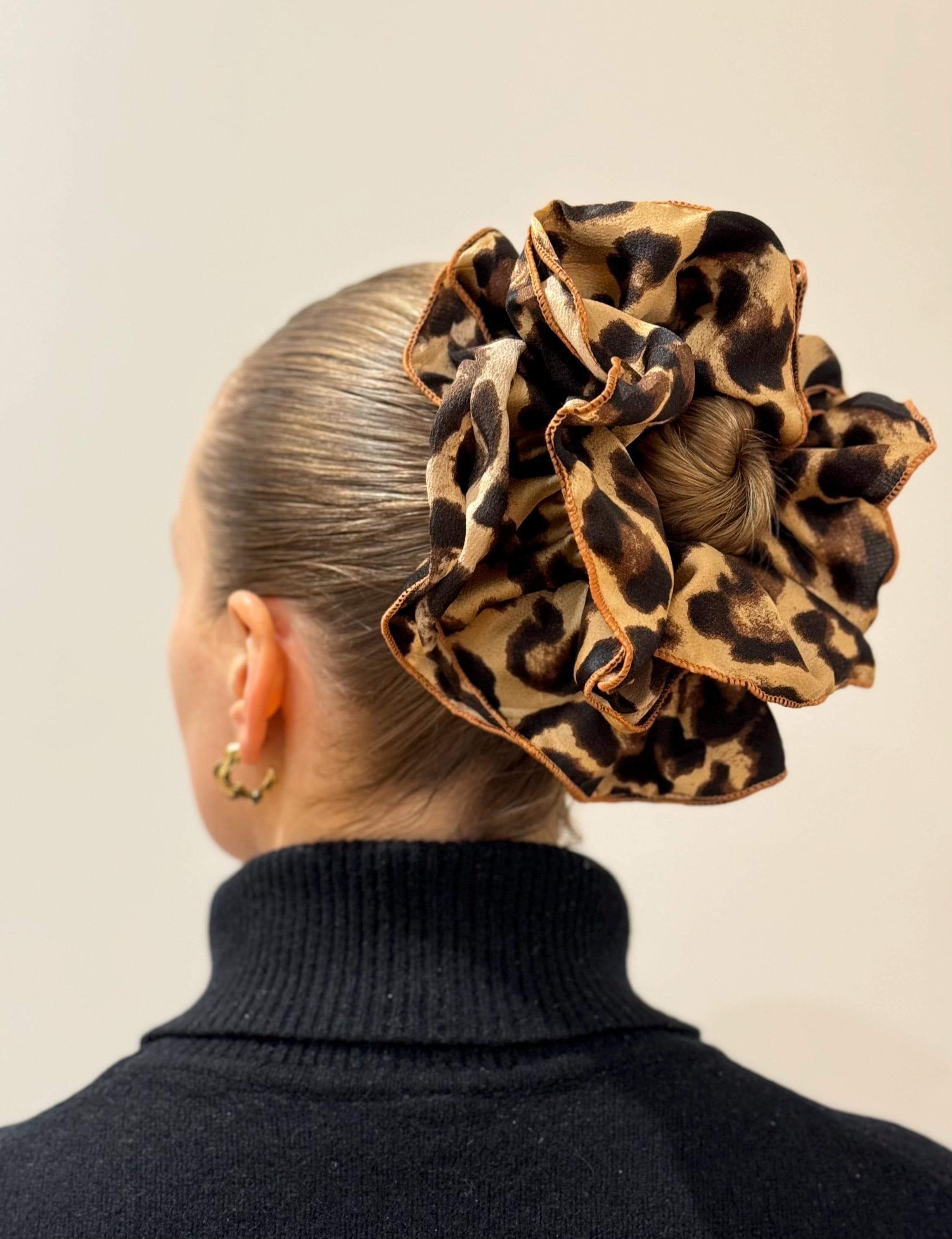 Dolce & Gabbana DOLCE&GABBANA Leopard Hair Tie Scrunchie Nylon Women\'s Brown Large Leopard Tonal Silk Scrunchies | SILKE London main image 4