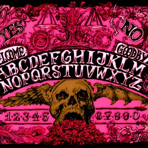 Spirit Board / Ouija Board con Planchette. Entrambi sono potenziati dall'intelligenza artificiale. (Nessun rimborso). 2 varianti della stessa tavola. Download digitali.