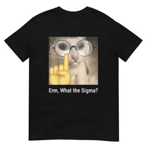 Puede incluir: Una camiseta negra con un gato blanco que lleva gafas y un dedo apuntando hacia arriba. El texto "Erm, What the Sigma?" está impreso debajo de la imagen.