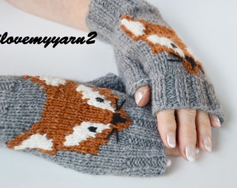 Gloves with a fox/warm mittens for autumn/gray gloves with a red fox/handmade/