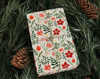Rotes Weihnachtsmuster Geschenkpapier | Weihnachtsblumen Druck, Grüne Blätter