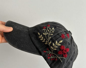 Gewaschene Denim Baseballmütze, Hand bestickt, Wildsflowers Hand bestickter Hut, Blumen bestickte Kappe, Geburtstagsgeschenk, Geschenk für Frauen, Jeansmütze