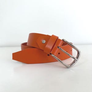 Orangefarbener Ledergürtel für Frauen | Unisex Gürtel orange | Gürtelschnalle silber | Herrengürtel | Geschenk für Sie, Ihn |