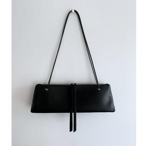 Schwarze Lederhandtasche | Leder Clutch Tasche | Ledertasche mit Kordeln | Kleine Schultertasche aus Leder | Lange schwarze Mini Ledertasche