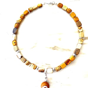 Hellbraune Perlen Halskette Sternzeichen Geschenk Jaspis Karte Halskette Fase Mond Geschenk Geburtsstein Geschenk für Mither, Schwester, Freund tragen jeden Tag