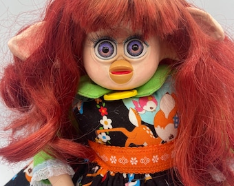 Music box "animated" Furby Oddbody Faebie Doll