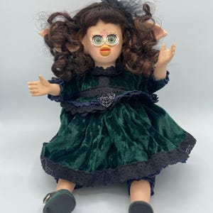 Music box "animated" Furby Oddbody Faebie Doll