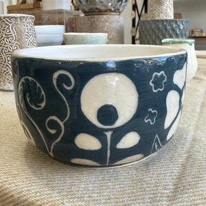 Scandinavian Inspired Ceramic sgraffito Floral Bowl, handcrafted ceramic Bowl, sgraffito Flower Bowl, Handmade House Gift, Blue Ceramic Bowl