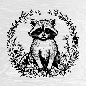 Może przedstawiać: Czarno-biała ilustracja szopa siedzącego wewnątrz kwiatowego wieńca. Szop ma czarną maskę i puszyste futro. Wieniec zawiera róże, kwiaty i liściaste gałęzie, wszystko w minimalistycznym stylu.