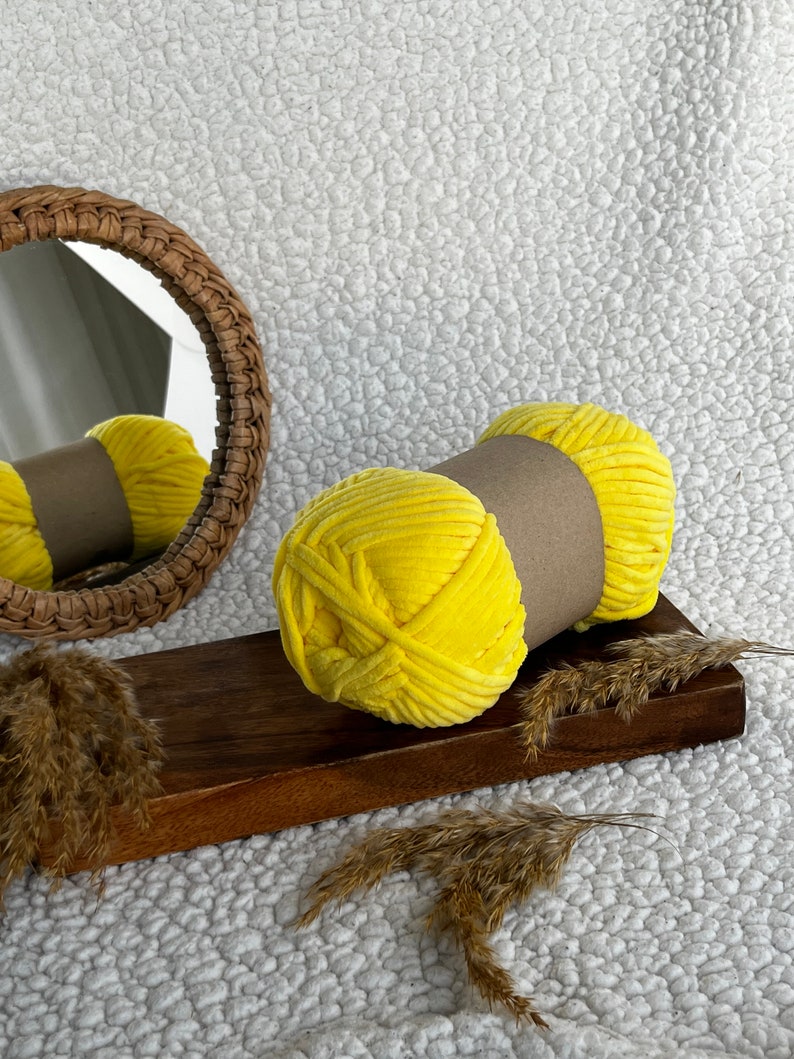 baby velour jaune fil fils tricot mercerie bobine creation laine accessoire bouton rubans aiguille macramé amigurumi loisirs cotton croche imagem 1