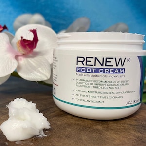 Crema idratante per i piedi secchi e screpolati. RENEW di KPW Labs: cura della pelle naturale a base vegetale, senza parabeni, non grassa, per talloni morbidi e lisci