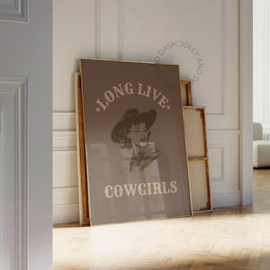 Long Live Cowgirls ウエスタンウォールアート トレンディでキュートなカウガール、クールな女の子の寝室装飾、ヴィンテージカントリープリント、楽しいレトロワイルドウェストカウボーイ寮ポスター