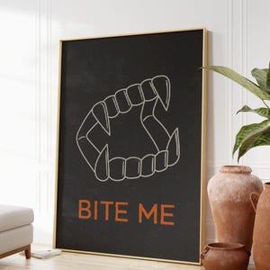 Stampa &quot;Mordimi&quot;, Arte murale con vampiri, Stampe di Halloween, Stagione spettrale, Decorazioni di Halloween per interni, Tendenze del momento, Whimsigoth, Decorazioni gotiche, Decorazioni da strega