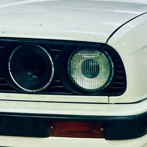 Sport-Einlass im Scheinwerfer für BMW E30