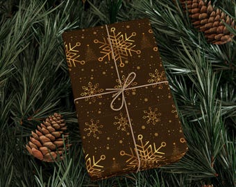 Papel de regalo navideño con copos de nieve dorados / Papel de regalo color marrón cacao