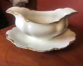 Chantilly Gold Gravy Boat Johnson Brothers white and gold
