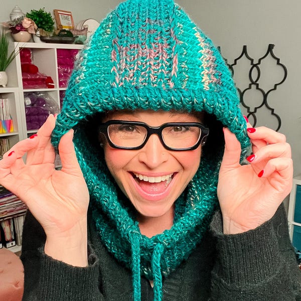 MODELLO A MAGLIA + VIDEO Cozy Sideline Balaclava, Cappuccio e Scaldacollo combinati, Costine spezzate a due filati, Taglia unica per adulti, Download PDF immediato, Marly Bird