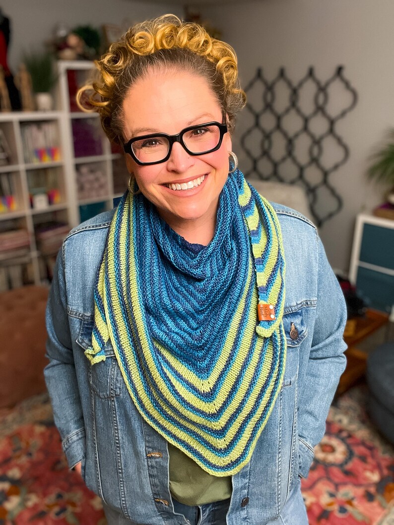 KNITTING PATTERN / Easy Knit Triangle Shawl Pattern | Make It Mine ...