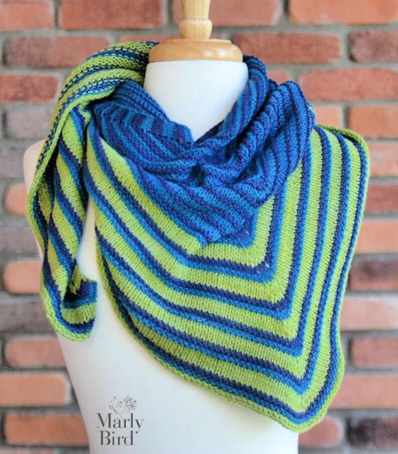 KNITTING PATTERN / Easy Knit Triangle Shawl Pattern | Make It Mine ...