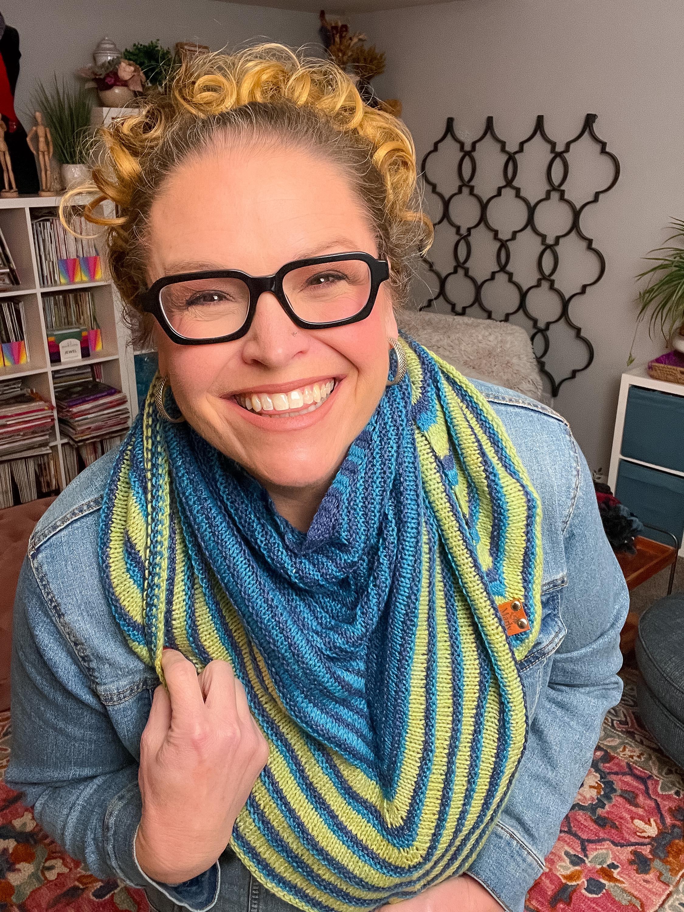 KNITTING PATTERN / Easy Knit Triangle Shawl Pattern | Make It Mine ...
