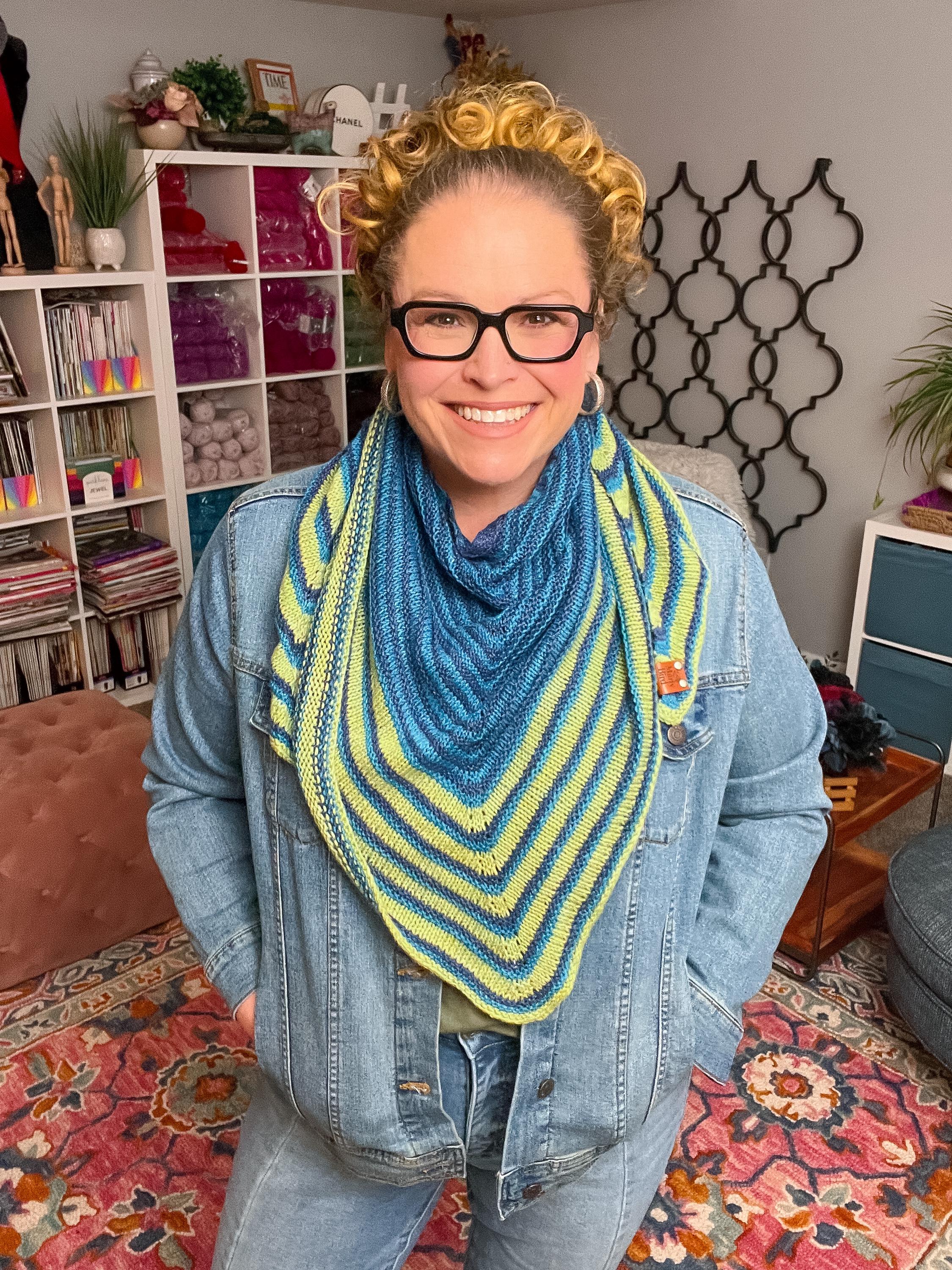KNITTING PATTERN / Easy Knit Triangle Shawl Pattern | Make It Mine ...