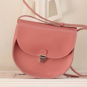 Sac bandoulière femme cuir de qualité, Petit sac femme cuir rose poudré brillant, Sac femme en cuir véritable, Idée cadeau pour anniversaire