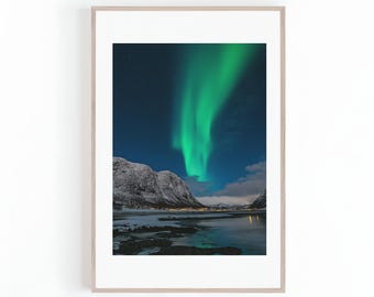 Fotografía de la aurora boreal por la noche, paisaje estrellado con detalles cósmicos vibrantes, fotografía espacial, impresión digital, descarga instantánea