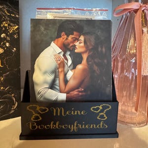 Book character card holders in various colors with a choice of saying, ideal for bookies, BookTok, Bookstagram and as a gift for readers. image 11