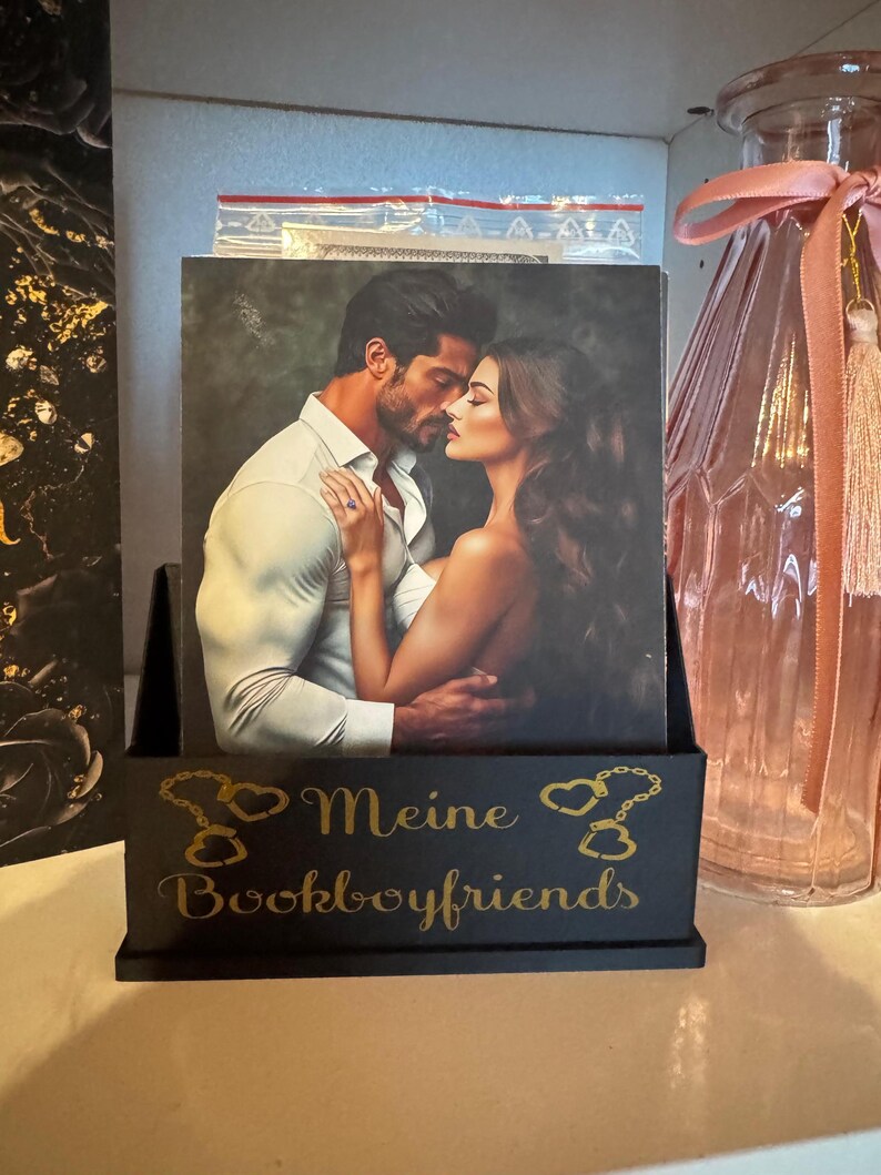 Book character card holders in various colors with a choice of saying, ideal for bookies, BookTok, Bookstagram and as a gift for readers. image 11