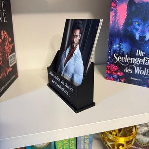 Book character card holders in various colors with a choice of saying, ideal for bookies, BookTok, Bookstagram and as a gift for readers. image 5