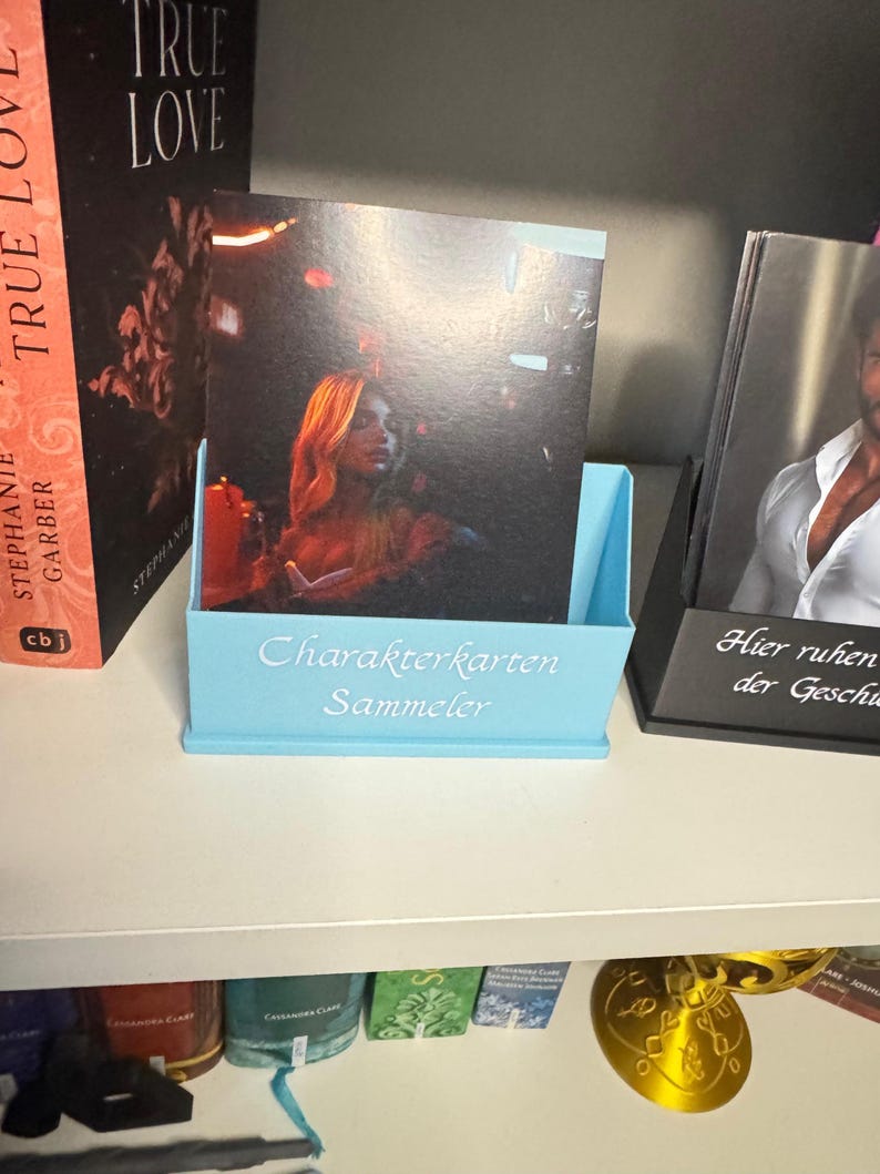 Book character card holders in various colors with a choice of saying, ideal for bookies, BookTok, Bookstagram and as a gift for readers. image 7