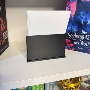 Book character card holders in various colors with a choice of saying, ideal for bookies, BookTok, Bookstagram and as a gift for readers. image 6