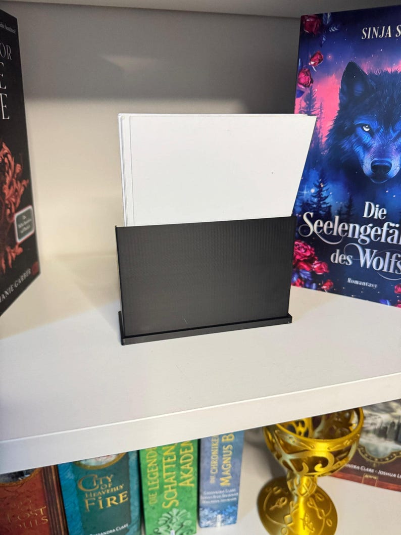 Book character card holders in various colors with a choice of saying, ideal for bookies, BookTok, Bookstagram and as a gift for readers. image 6