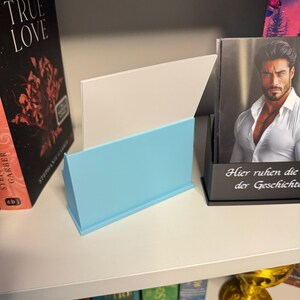 Book character card holders in various colors with a choice of saying, ideal for bookies, BookTok, Bookstagram and as a gift for readers. image 9