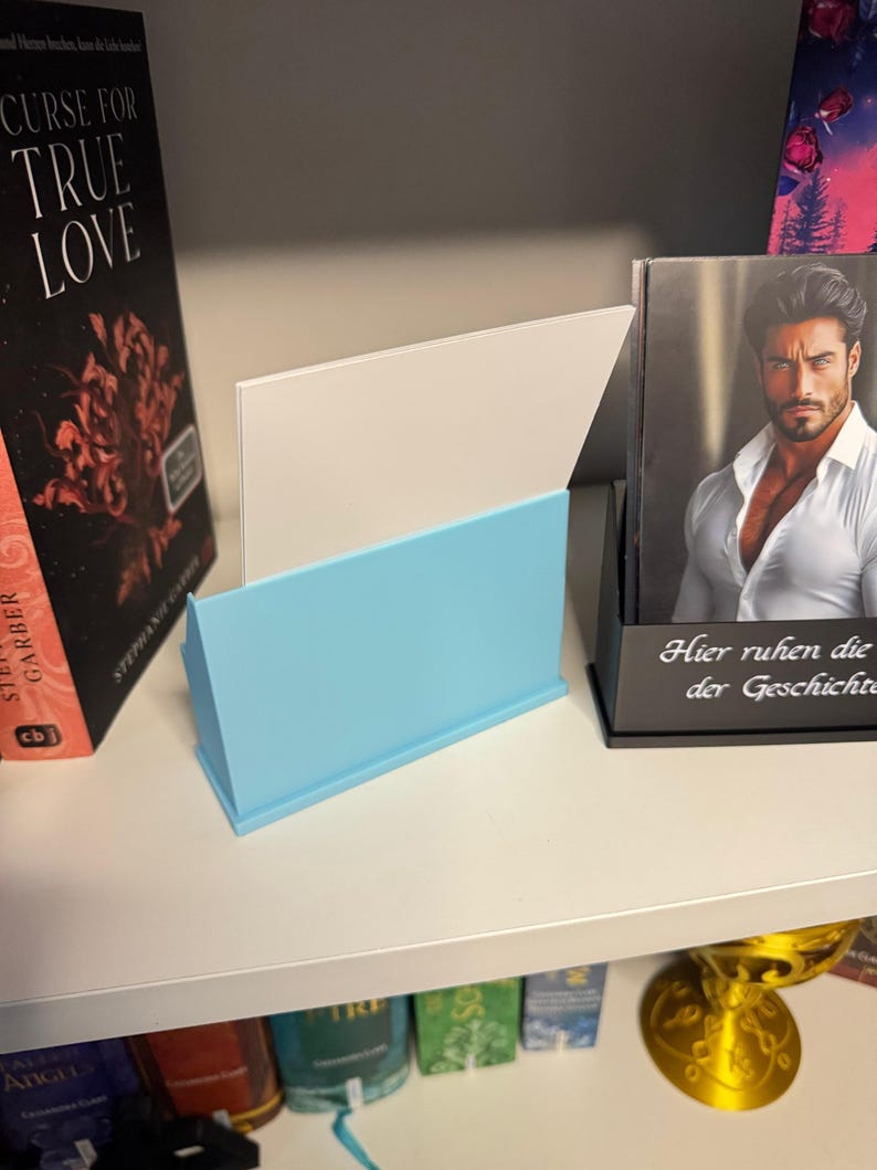 Book character card holders in various colors with a choice of saying, ideal for bookies, BookTok, Bookstagram and as a gift for readers. image 9