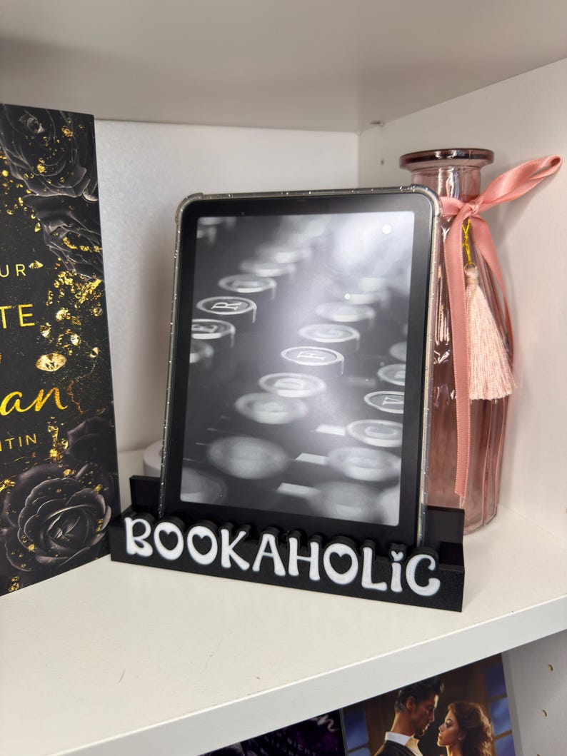 Soporte para lector de libros electrónicos Kindle, Tolino, Pocketbook y más. Soporte con frases intercambiables. Regalo ideal para amantes de los libros. BookTok Bookish. imagen 8