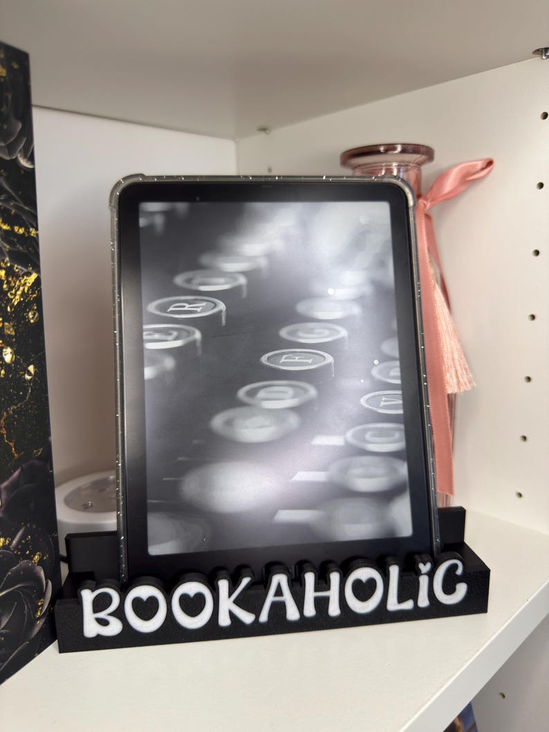 Soporte para lector de libros electrónicos Kindle, Tolino, Pocketbook y más. Soporte con frases intercambiables. Regalo ideal para amantes de los libros. BookTok Bookish. Bookaholic