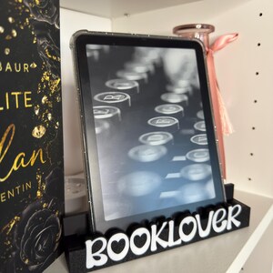Soporte para lector de libros electrónicos Kindle, Tolino, Pocketbook y más. Soporte con frases intercambiables. Regalo ideal para amantes de los libros. BookTok Bookish. imagen 4