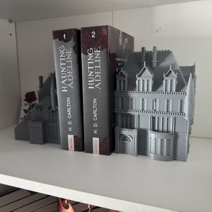 Haunting Adeline Boekensteunen Geïnspireerd Donkere Romantiek Parsons Manor Boekachtige Jacht Adeline Cadeau Idee Landhuis Serre 3D Print afbeelding 9
